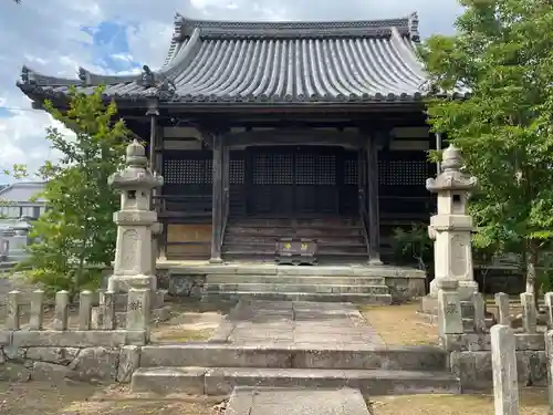 恩徳寺の本殿・本堂