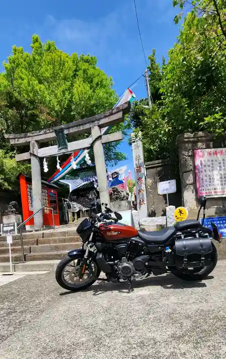 海南神社の{uncategorized: "未分類", other: "その他", undefined: "問題あり", building: "その他建物", grave: "お墓", sacred_gate: "鳥居", guardian: "狛犬", statue: "像", buddha: "仏像", history: "歴史", nature: "自然", garden: "庭園", animal: "動物", pagoda: "塔", temizu: "手水舎", mountain_gate: "山門・神門", sanctuary: "本殿・本堂", subordinate: "末社・摂社", art: "芸術", scenery: "景色", jizo: "地蔵", ema: "絵馬", goshuin: "御朱印", omikuji: "おみくじ", items: "授与品その他", amulet: "お守り", goshuincho: "御朱印帳", eats: "食事", festival: "お祭り", votive_dance: "神楽", shichigosan: "七五三参", wedding: "結婚式", experience: "体験その他", initially: "初詣", around: "周辺", anti_infection: "感染症対策"}