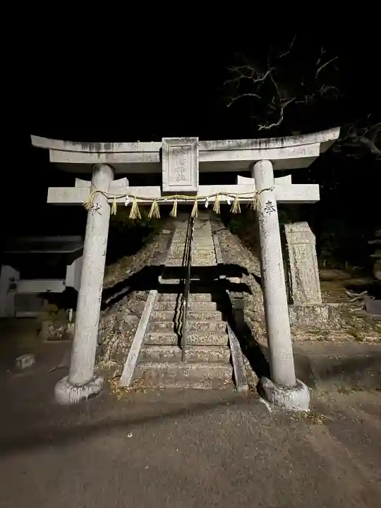 芝生八幡神社の{uncategorized: "未分類", other: "その他", undefined: "問題あり", building: "その他建物", grave: "お墓", sacred_gate: "鳥居", guardian: "狛犬", statue: "像", buddha: "仏像", history: "歴史", nature: "自然", garden: "庭園", animal: "動物", pagoda: "塔", temizu: "手水舎", mountain_gate: "山門・神門", sanctuary: "本殿・本堂", subordinate: "末社・摂社", art: "芸術", scenery: "景色", jizo: "地蔵", ema: "絵馬", goshuin: "御朱印", omikuji: "おみくじ", items: "授与品その他", amulet: "お守り", goshuincho: "御朱印帳", eats: "食事", festival: "お祭り", votive_dance: "神楽", shichigosan: "七五三参", wedding: "結婚式", experience: "体験その他", initially: "初詣", around: "周辺", anti_infection: "感染症対策"}