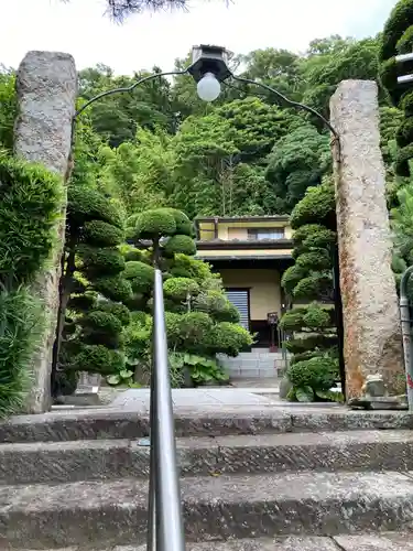 東林寺の山門