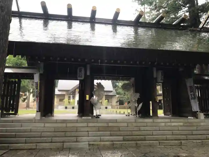 帯廣神社の山門・神門
