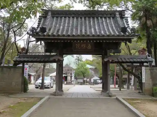 遍照院の山門