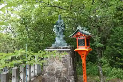 御嶽山大和本宮の像