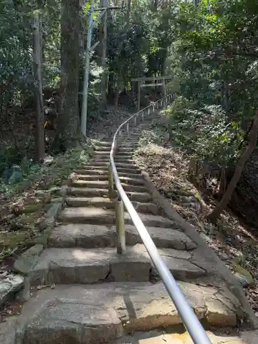 松尾神社の{uncategorized: "未分類", other: "その他", undefined: "問題あり", building: "その他建物", grave: "お墓", sacred_gate: "鳥居", guardian: "狛犬", statue: "像", buddha: "仏像", history: "歴史", nature: "自然", garden: "庭園", animal: "動物", pagoda: "塔", temizu: "手水舎", mountain_gate: "山門・神門", sanctuary: "本殿・本堂", subordinate: "末社・摂社", art: "芸術", scenery: "景色", jizo: "地蔵", ema: "絵馬", goshuin: "御朱印", omikuji: "おみくじ", items: "授与品その他", amulet: "お守り", goshuincho: "御朱印帳", eats: "食事", festival: "お祭り", votive_dance: "神楽", shichigosan: "七五三参", wedding: "結婚式", experience: "体験その他", initially: "初詣", around: "周辺", anti_infection: "感染症対策"}