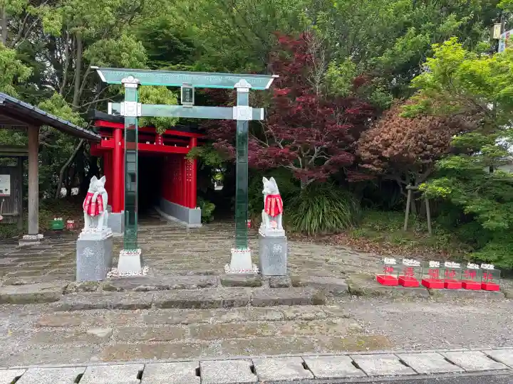 神徳稲荷神社の{uncategorized: "未分類", other: "その他", undefined: "問題あり", building: "その他建物", grave: "お墓", sacred_gate: "鳥居", guardian: "狛犬", statue: "像", buddha: "仏像", history: "歴史", nature: "自然", garden: "庭園", animal: "動物", pagoda: "塔", temizu: "手水舎", mountain_gate: "山門・神門", sanctuary: "本殿・本堂", subordinate: "末社・摂社", art: "芸術", scenery: "景色", jizo: "地蔵", ema: "絵馬", goshuin: "御朱印", omikuji: "おみくじ", items: "授与品その他", amulet: "お守り", goshuincho: "御朱印帳", eats: "食事", festival: "お祭り", votive_dance: "神楽", shichigosan: "七五三参", wedding: "結婚式", experience: "体験その他", initially: "初詣", around: "周辺", anti_infection: "感染症対策"}
