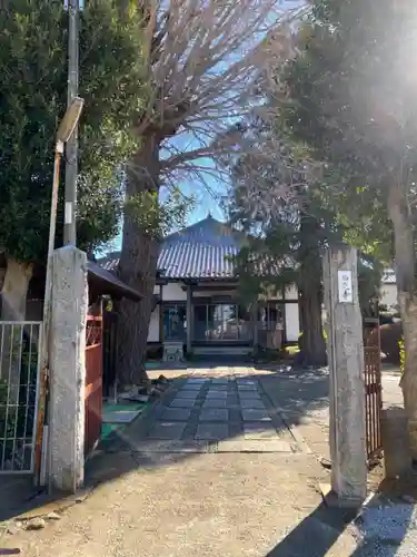 西光寺の山門