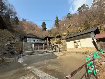 立石寺奥之院の{uncategorized: "未分類", other: "その他", undefined: "問題あり", building: "その他建物", grave: "お墓", sacred_gate: "鳥居", guardian: "狛犬", statue: "像", buddha: "仏像", history: "歴史", nature: "自然", garden: "庭園", animal: "動物", pagoda: "塔", temizu: "手水舎", mountain_gate: "山門・神門", sanctuary: "本殿・本堂", subordinate: "末社・摂社", art: "芸術", scenery: "景色", jizo: "地蔵", ema: "絵馬", goshuin: "御朱印", omikuji: "おみくじ", items: "授与品その他", amulet: "お守り", goshuincho: "御朱印帳", eats: "食事", festival: "お祭り", votive_dance: "神楽", shichigosan: "七五三参", wedding: "結婚式", experience: "体験その他", initially: "初詣", around: "周辺", anti_infection: "感染症対策"}