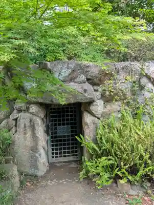 真田山 三光神社の{uncategorized: "未分類", other: "その他", undefined: "問題あり", building: "その他建物", grave: "お墓", sacred_gate: "鳥居", guardian: "狛犬", statue: "像", buddha: "仏像", history: "歴史", nature: "自然", garden: "庭園", animal: "動物", pagoda: "塔", temizu: "手水舎", mountain_gate: "山門・神門", sanctuary: "本殿・本堂", subordinate: "末社・摂社", art: "芸術", scenery: "景色", jizo: "地蔵", ema: "絵馬", goshuin: "御朱印", omikuji: "おみくじ", items: "授与品その他", amulet: "お守り", goshuincho: "御朱印帳", eats: "食事", festival: "お祭り", votive_dance: "神楽", shichigosan: "七五三参", wedding: "結婚式", experience: "体験その他", initially: "初詣", around: "周辺", anti_infection: "感染症対策"}
