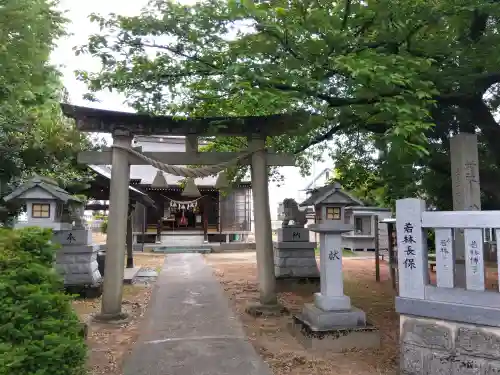 蜷川荘総鎮守 八坂神社の{uncategorized: "未分類", other: "その他", undefined: "問題あり", building: "その他建物", grave: "お墓", sacred_gate: "鳥居", guardian: "狛犬", statue: "像", buddha: "仏像", history: "歴史", nature: "自然", garden: "庭園", animal: "動物", pagoda: "塔", temizu: "手水舎", mountain_gate: "山門・神門", sanctuary: "本殿・本堂", subordinate: "末社・摂社", art: "芸術", scenery: "景色", jizo: "地蔵", ema: "絵馬", goshuin: "御朱印", omikuji: "おみくじ", items: "授与品その他", amulet: "お守り", goshuincho: "御朱印帳", eats: "食事", festival: "お祭り", votive_dance: "神楽", shichigosan: "七五三参", wedding: "結婚式", experience: "体験その他", initially: "初詣", around: "周辺", anti_infection: "感染症対策"}
