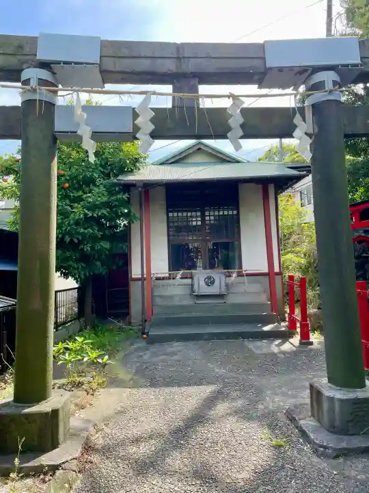 子之神社の{uncategorized: "未分類", other: "その他", undefined: "問題あり", building: "その他建物", grave: "お墓", sacred_gate: "鳥居", guardian: "狛犬", statue: "像", buddha: "仏像", history: "歴史", nature: "自然", garden: "庭園", animal: "動物", pagoda: "塔", temizu: "手水舎", mountain_gate: "山門・神門", sanctuary: "本殿・本堂", subordinate: "末社・摂社", art: "芸術", scenery: "景色", jizo: "地蔵", ema: "絵馬", goshuin: "御朱印", omikuji: "おみくじ", items: "授与品その他", amulet: "お守り", goshuincho: "御朱印帳", eats: "食事", festival: "お祭り", votive_dance: "神楽", shichigosan: "七五三参", wedding: "結婚式", experience: "体験その他", initially: "初詣", around: "周辺", anti_infection: "感染症対策"}