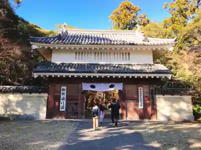 目の霊山　油山寺の山門・神門
