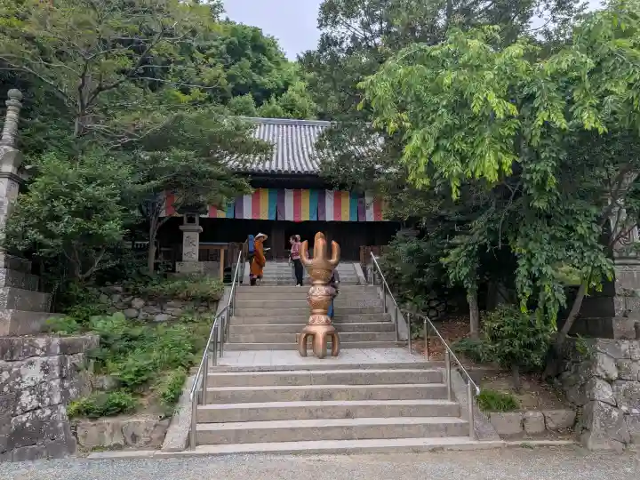 石手寺の{uncategorized: "未分類", other: "その他", undefined: "問題あり", building: "その他建物", grave: "お墓", sacred_gate: "鳥居", guardian: "狛犬", statue: "像", buddha: "仏像", history: "歴史", nature: "自然", garden: "庭園", animal: "動物", pagoda: "塔", temizu: "手水舎", mountain_gate: "山門・神門", sanctuary: "本殿・本堂", subordinate: "末社・摂社", art: "芸術", scenery: "景色", jizo: "地蔵", ema: "絵馬", goshuin: "御朱印", omikuji: "おみくじ", items: "授与品その他", amulet: "お守り", goshuincho: "御朱印帳", eats: "食事", festival: "お祭り", votive_dance: "神楽", shichigosan: "七五三参", wedding: "結婚式", experience: "体験その他", initially: "初詣", around: "周辺", anti_infection: "感染症対策"}