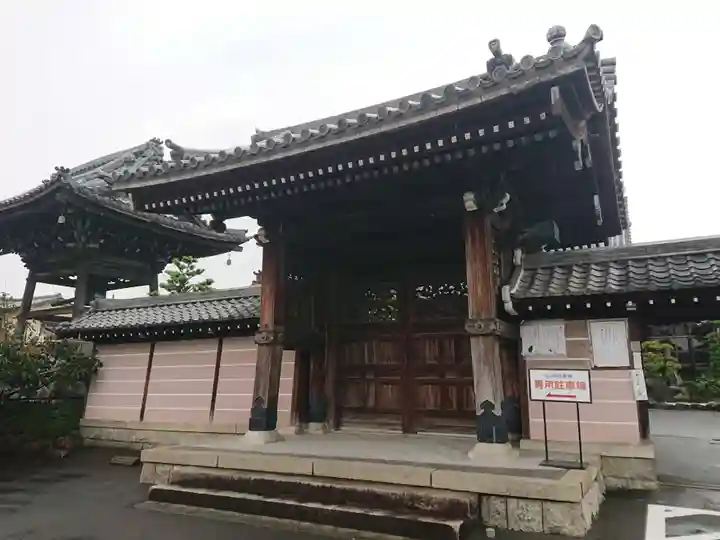 専養寺の山門・神門