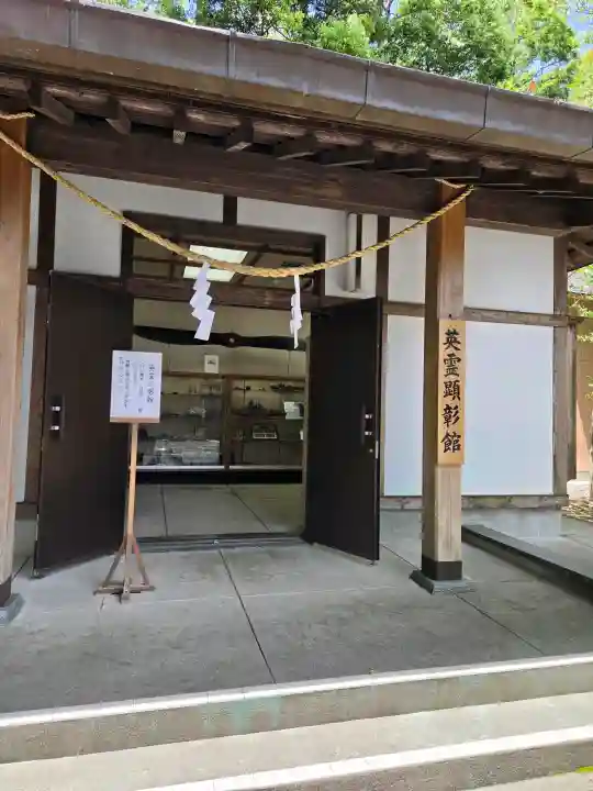 宮崎縣護國神社の{uncategorized: "未分類", other: "その他", undefined: "問題あり", building: "その他建物", grave: "お墓", sacred_gate: "鳥居", guardian: "狛犬", statue: "像", buddha: "仏像", history: "歴史", nature: "自然", garden: "庭園", animal: "動物", pagoda: "塔", temizu: "手水舎", mountain_gate: "山門・神門", sanctuary: "本殿・本堂", subordinate: "末社・摂社", art: "芸術", scenery: "景色", jizo: "地蔵", ema: "絵馬", goshuin: "御朱印", omikuji: "おみくじ", items: "授与品その他", amulet: "お守り", goshuincho: "御朱印帳", eats: "食事", festival: "お祭り", votive_dance: "神楽", shichigosan: "七五三参", wedding: "結婚式", experience: "体験その他", initially: "初詣", around: "周辺", anti_infection: "感染症対策"}