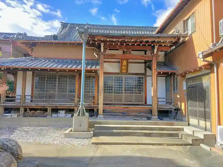 信流寺の本殿・本堂