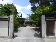 西光寺の山門