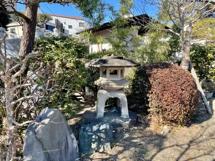 栄林寺の{uncategorized: "未分類", other: "その他", undefined: "問題あり", building: "その他建物", grave: "お墓", sacred_gate: "鳥居", guardian: "狛犬", statue: "像", buddha: "仏像", history: "歴史", nature: "自然", garden: "庭園", animal: "動物", pagoda: "塔", temizu: "手水舎", mountain_gate: "山門・神門", sanctuary: "本殿・本堂", subordinate: "末社・摂社", art: "芸術", scenery: "景色", jizo: "地蔵", ema: "絵馬", goshuin: "御朱印", omikuji: "おみくじ", items: "授与品その他", amulet: "お守り", goshuincho: "御朱印帳", eats: "食事", festival: "お祭り", votive_dance: "神楽", shichigosan: "七五三参", wedding: "結婚式", experience: "体験その他", initially: "初詣", around: "周辺", anti_infection: "感染症対策"}