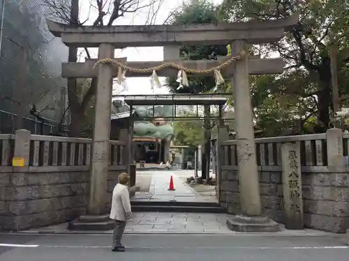 難波八阪神社の鳥居