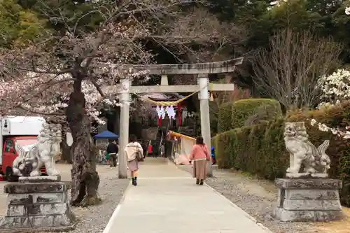 小川諏訪神社の庭園