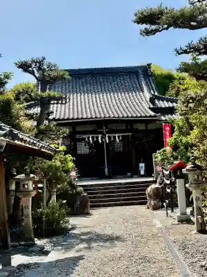 玉三稲荷神社の{uncategorized: "未分類", other: "その他", undefined: "問題あり", building: "その他建物", grave: "お墓", sacred_gate: "鳥居", guardian: "狛犬", statue: "像", buddha: "仏像", history: "歴史", nature: "自然", garden: "庭園", animal: "動物", pagoda: "塔", temizu: "手水舎", mountain_gate: "山門・神門", sanctuary: "本殿・本堂", subordinate: "末社・摂社", art: "芸術", scenery: "景色", jizo: "地蔵", ema: "絵馬", goshuin: "御朱印", omikuji: "おみくじ", items: "授与品その他", amulet: "お守り", goshuincho: "御朱印帳", eats: "食事", festival: "お祭り", votive_dance: "神楽", shichigosan: "七五三参", wedding: "結婚式", experience: "体験その他", initially: "初詣", around: "周辺", anti_infection: "感染症対策"}