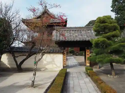 瑞泉寺の山門