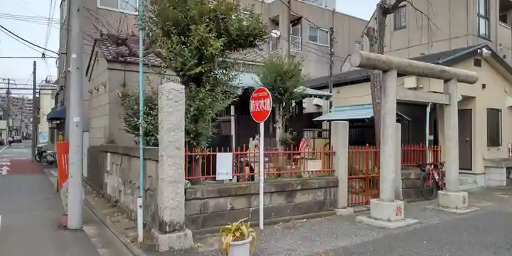 御嶽稲荷神社の鳥居