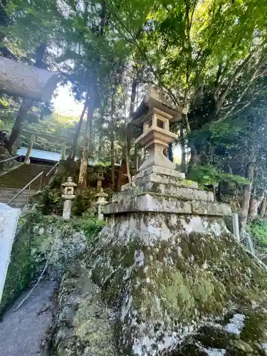 國津神社の{uncategorized: "未分類", other: "その他", undefined: "問題あり", building: "その他建物", grave: "お墓", sacred_gate: "鳥居", guardian: "狛犬", statue: "像", buddha: "仏像", history: "歴史", nature: "自然", garden: "庭園", animal: "動物", pagoda: "塔", temizu: "手水舎", mountain_gate: "山門・神門", sanctuary: "本殿・本堂", subordinate: "末社・摂社", art: "芸術", scenery: "景色", jizo: "地蔵", ema: "絵馬", goshuin: "御朱印", omikuji: "おみくじ", items: "授与品その他", amulet: "お守り", goshuincho: "御朱印帳", eats: "食事", festival: "お祭り", votive_dance: "神楽", shichigosan: "七五三参", wedding: "結婚式", experience: "体験その他", initially: "初詣", around: "周辺", anti_infection: "感染症対策"}