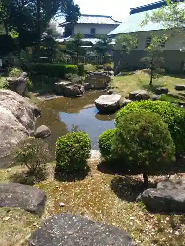 礒宮八幡神社の{uncategorized: "未分類", other: "その他", undefined: "問題あり", building: "その他建物", grave: "お墓", sacred_gate: "鳥居", guardian: "狛犬", statue: "像", buddha: "仏像", history: "歴史", nature: "自然", garden: "庭園", animal: "動物", pagoda: "塔", temizu: "手水舎", mountain_gate: "山門・神門", sanctuary: "本殿・本堂", subordinate: "末社・摂社", art: "芸術", scenery: "景色", jizo: "地蔵", ema: "絵馬", goshuin: "御朱印", omikuji: "おみくじ", items: "授与品その他", amulet: "お守り", goshuincho: "御朱印帳", eats: "食事", festival: "お祭り", votive_dance: "神楽", shichigosan: "七五三参", wedding: "結婚式", experience: "体験その他", initially: "初詣", around: "周辺", anti_infection: "感染症対策"}