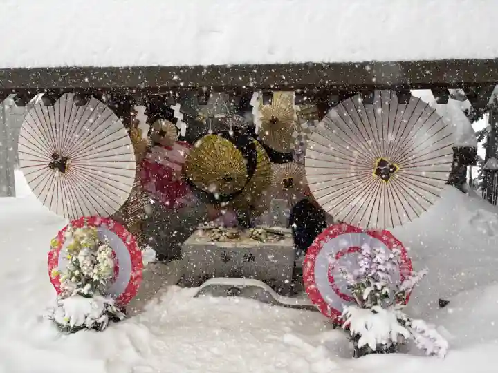 札幌諏訪神社の{uncategorized: "未分類", other: "その他", undefined: "問題あり", building: "その他建物", grave: "お墓", sacred_gate: "鳥居", guardian: "狛犬", statue: "像", buddha: "仏像", history: "歴史", nature: "自然", garden: "庭園", animal: "動物", pagoda: "塔", temizu: "手水舎", mountain_gate: "山門・神門", sanctuary: "本殿・本堂", subordinate: "末社・摂社", art: "芸術", scenery: "景色", jizo: "地蔵", ema: "絵馬", goshuin: "御朱印", omikuji: "おみくじ", items: "授与品その他", amulet: "お守り", goshuincho: "御朱印帳", eats: "食事", festival: "お祭り", votive_dance: "神楽", shichigosan: "七五三参", wedding: "結婚式", experience: "体験その他", initially: "初詣", around: "周辺", anti_infection: "感染症対策"}