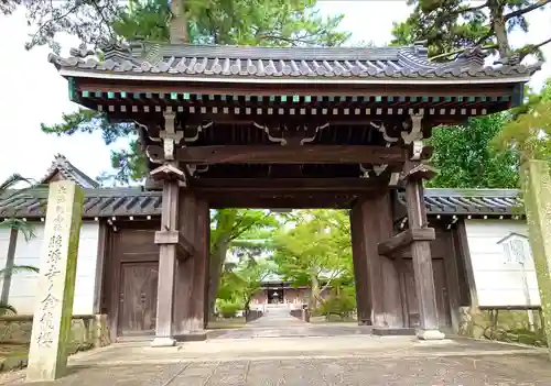 照源寺の山門