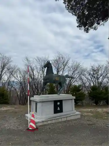 中富良野神社の像