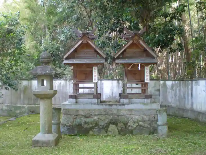 村屋坐弥冨都比売神社の末社・摂社