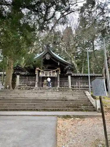 諏訪大社上社前宮の本殿・本堂