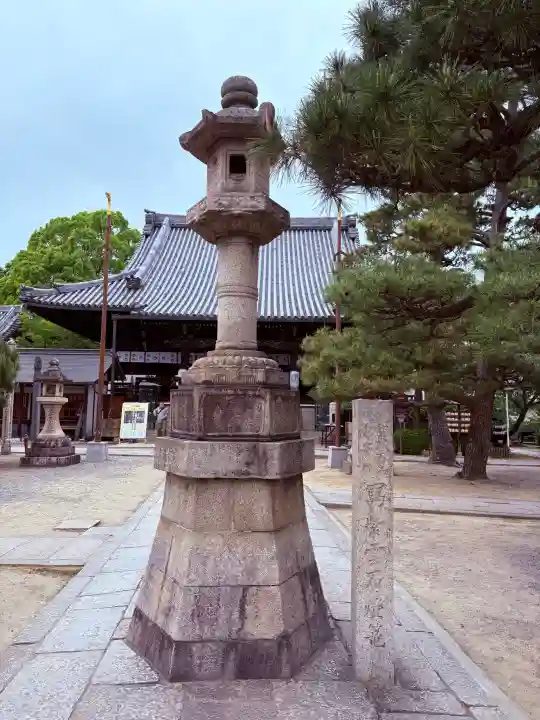 葛井寺の{uncategorized: "未分類", other: "その他", undefined: "問題あり", building: "その他建物", grave: "お墓", sacred_gate: "鳥居", guardian: "狛犬", statue: "像", buddha: "仏像", history: "歴史", nature: "自然", garden: "庭園", animal: "動物", pagoda: "塔", temizu: "手水舎", mountain_gate: "山門・神門", sanctuary: "本殿・本堂", subordinate: "末社・摂社", art: "芸術", scenery: "景色", jizo: "地蔵", ema: "絵馬", goshuin: "御朱印", omikuji: "おみくじ", items: "授与品その他", amulet: "お守り", goshuincho: "御朱印帳", eats: "食事", festival: "お祭り", votive_dance: "神楽", shichigosan: "七五三参", wedding: "結婚式", experience: "体験その他", initially: "初詣", around: "周辺", anti_infection: "感染症対策"}
