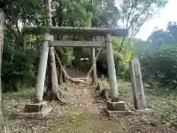 熊野神社の{uncategorized: "未分類", other: "その他", undefined: "問題あり", building: "その他建物", grave: "お墓", sacred_gate: "鳥居", guardian: "狛犬", statue: "像", buddha: "仏像", history: "歴史", nature: "自然", garden: "庭園", animal: "動物", pagoda: "塔", temizu: "手水舎", mountain_gate: "山門・神門", sanctuary: "本殿・本堂", subordinate: "末社・摂社", art: "芸術", scenery: "景色", jizo: "地蔵", ema: "絵馬", goshuin: "御朱印", omikuji: "おみくじ", items: "授与品その他", amulet: "お守り", goshuincho: "御朱印帳", eats: "食事", festival: "お祭り", votive_dance: "神楽", shichigosan: "七五三参", wedding: "結婚式", experience: "体験その他", initially: "初詣", around: "周辺", anti_infection: "感染症対策"}