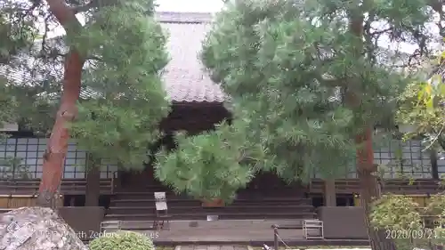 中院の本殿・本堂