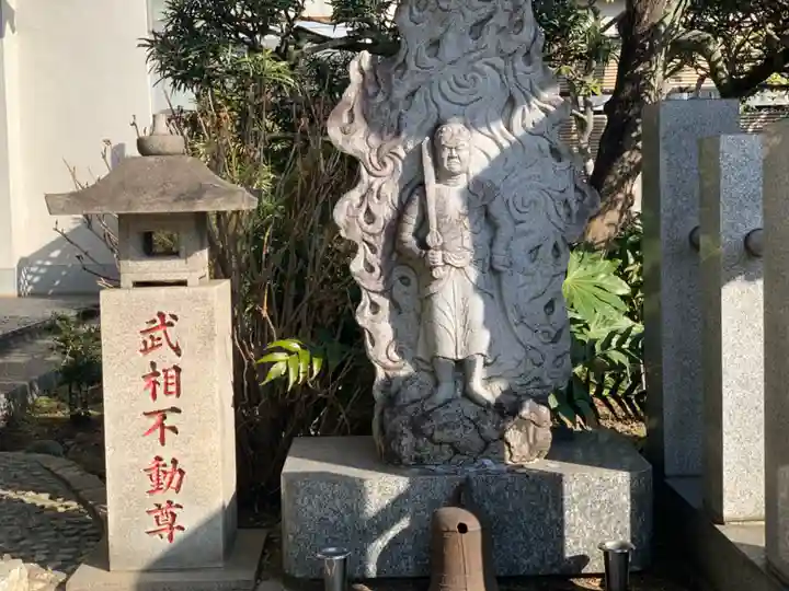 龍厳寺の像