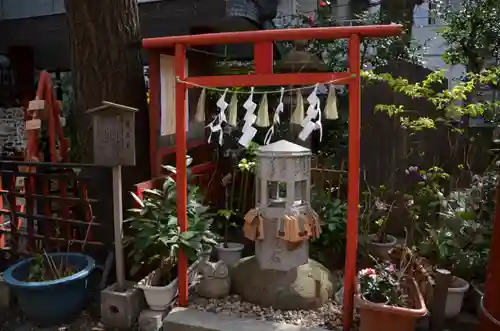 三崎稲荷神社の鳥居