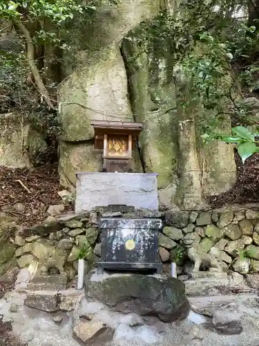 岩戸神社の{uncategorized: "未分類", other: "その他", undefined: "問題あり", building: "その他建物", grave: "お墓", sacred_gate: "鳥居", guardian: "狛犬", statue: "像", buddha: "仏像", history: "歴史", nature: "自然", garden: "庭園", animal: "動物", pagoda: "塔", temizu: "手水舎", mountain_gate: "山門・神門", sanctuary: "本殿・本堂", subordinate: "末社・摂社", art: "芸術", scenery: "景色", jizo: "地蔵", ema: "絵馬", goshuin: "御朱印", omikuji: "おみくじ", items: "授与品その他", amulet: "お守り", goshuincho: "御朱印帳", eats: "食事", festival: "お祭り", votive_dance: "神楽", shichigosan: "七五三参", wedding: "結婚式", experience: "体験その他", initially: "初詣", around: "周辺", anti_infection: "感染症対策"}