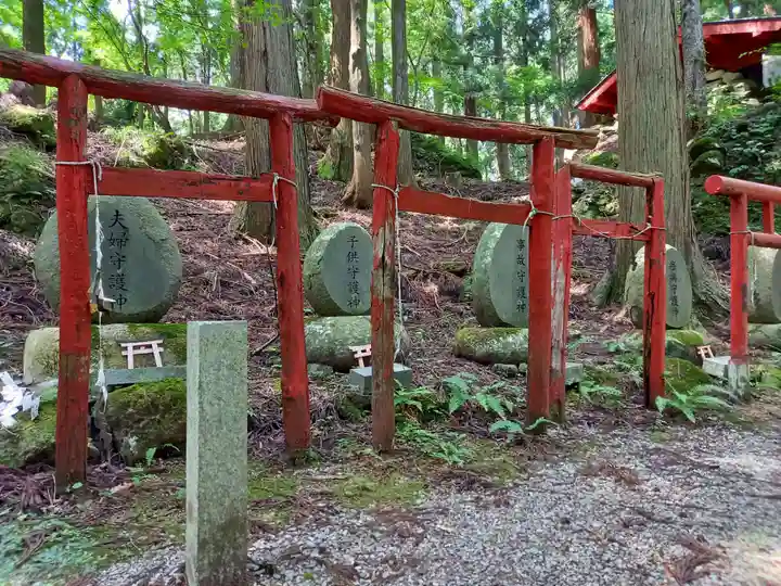 瀞川稲荷の末社・摂社