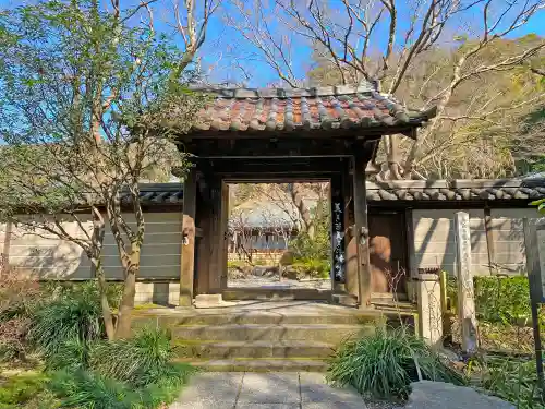 瑞泉寺の山門