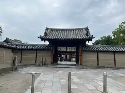 中宮寺の山門・神門
