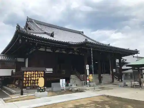 金倉寺の本殿・本堂
