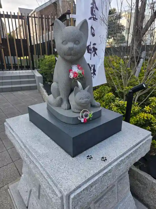 駒込妙義神社の{uncategorized: "未分類", other: "その他", undefined: "問題あり", building: "その他建物", grave: "お墓", sacred_gate: "鳥居", guardian: "狛犬", statue: "像", buddha: "仏像", history: "歴史", nature: "自然", garden: "庭園", animal: "動物", pagoda: "塔", temizu: "手水舎", mountain_gate: "山門・神門", sanctuary: "本殿・本堂", subordinate: "末社・摂社", art: "芸術", scenery: "景色", jizo: "地蔵", ema: "絵馬", goshuin: "御朱印", omikuji: "おみくじ", items: "授与品その他", amulet: "お守り", goshuincho: "御朱印帳", eats: "食事", festival: "お祭り", votive_dance: "神楽", shichigosan: "七五三参", wedding: "結婚式", experience: "体験その他", initially: "初詣", around: "周辺", anti_infection: "感染症対策"}