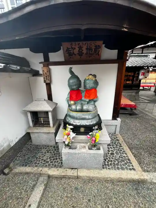 上徳寺の{uncategorized: "未分類", other: "その他", undefined: "問題あり", building: "その他建物", grave: "お墓", sacred_gate: "鳥居", guardian: "狛犬", statue: "像", buddha: "仏像", history: "歴史", nature: "自然", garden: "庭園", animal: "動物", pagoda: "塔", temizu: "手水舎", mountain_gate: "山門・神門", sanctuary: "本殿・本堂", subordinate: "末社・摂社", art: "芸術", scenery: "景色", jizo: "地蔵", ema: "絵馬", goshuin: "御朱印", omikuji: "おみくじ", items: "授与品その他", amulet: "お守り", goshuincho: "御朱印帳", eats: "食事", festival: "お祭り", votive_dance: "神楽", shichigosan: "七五三参", wedding: "結婚式", experience: "体験その他", initially: "初詣", around: "周辺", anti_infection: "感染症対策"}