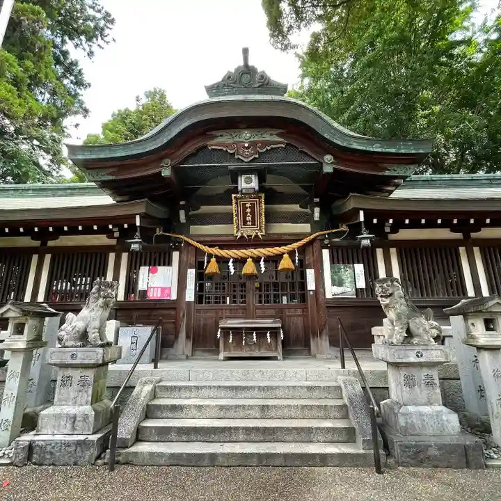 挙母神社の本殿・本堂