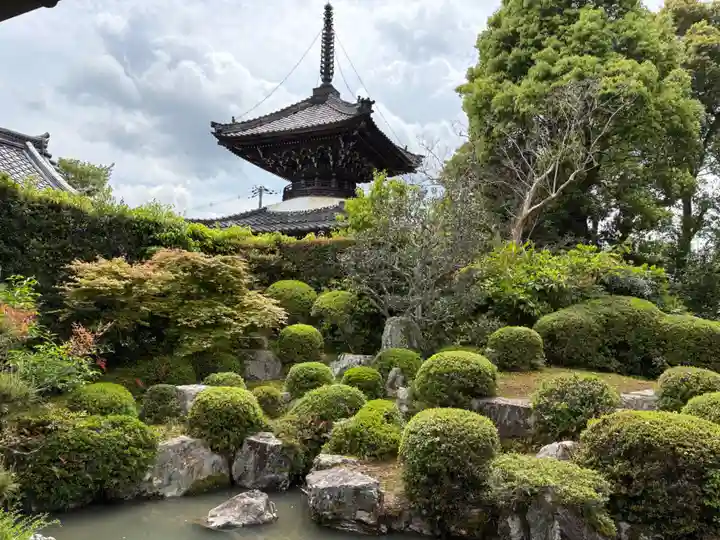穴太寺の庭園