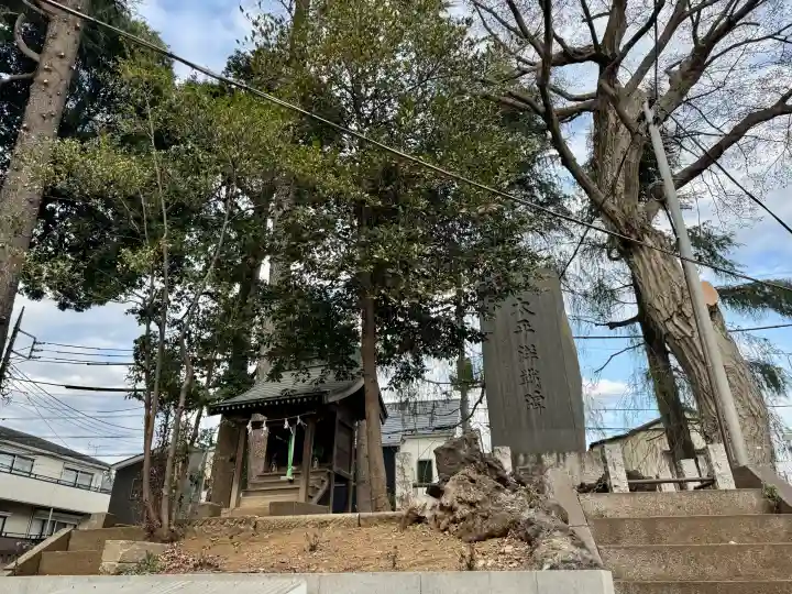 八幡神社の{uncategorized: "未分類", other: "その他", undefined: "問題あり", building: "その他建物", grave: "お墓", sacred_gate: "鳥居", guardian: "狛犬", statue: "像", buddha: "仏像", history: "歴史", nature: "自然", garden: "庭園", animal: "動物", pagoda: "塔", temizu: "手水舎", mountain_gate: "山門・神門", sanctuary: "本殿・本堂", subordinate: "末社・摂社", art: "芸術", scenery: "景色", jizo: "地蔵", ema: "絵馬", goshuin: "御朱印", omikuji: "おみくじ", items: "授与品その他", amulet: "お守り", goshuincho: "御朱印帳", eats: "食事", festival: "お祭り", votive_dance: "神楽", shichigosan: "七五三参", wedding: "結婚式", experience: "体験その他", initially: "初詣", around: "周辺", anti_infection: "感染症対策"}