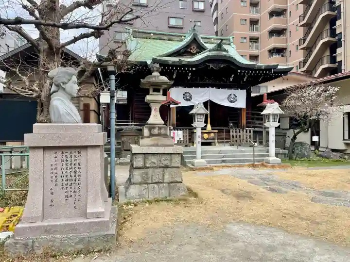 千束稲荷神社の{uncategorized: "未分類", other: "その他", undefined: "問題あり", building: "その他建物", grave: "お墓", sacred_gate: "鳥居", guardian: "狛犬", statue: "像", buddha: "仏像", history: "歴史", nature: "自然", garden: "庭園", animal: "動物", pagoda: "塔", temizu: "手水舎", mountain_gate: "山門・神門", sanctuary: "本殿・本堂", subordinate: "末社・摂社", art: "芸術", scenery: "景色", jizo: "地蔵", ema: "絵馬", goshuin: "御朱印", omikuji: "おみくじ", items: "授与品その他", amulet: "お守り", goshuincho: "御朱印帳", eats: "食事", festival: "お祭り", votive_dance: "神楽", shichigosan: "七五三参", wedding: "結婚式", experience: "体験その他", initially: "初詣", around: "周辺", anti_infection: "感染症対策"}