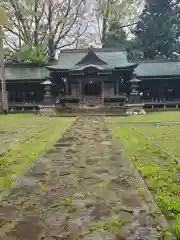 諏訪護国神社の本殿